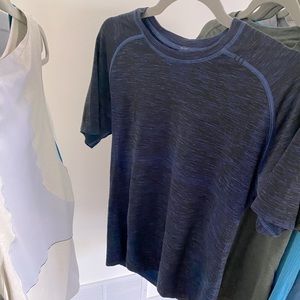 Lululemon workout shirt men’s S